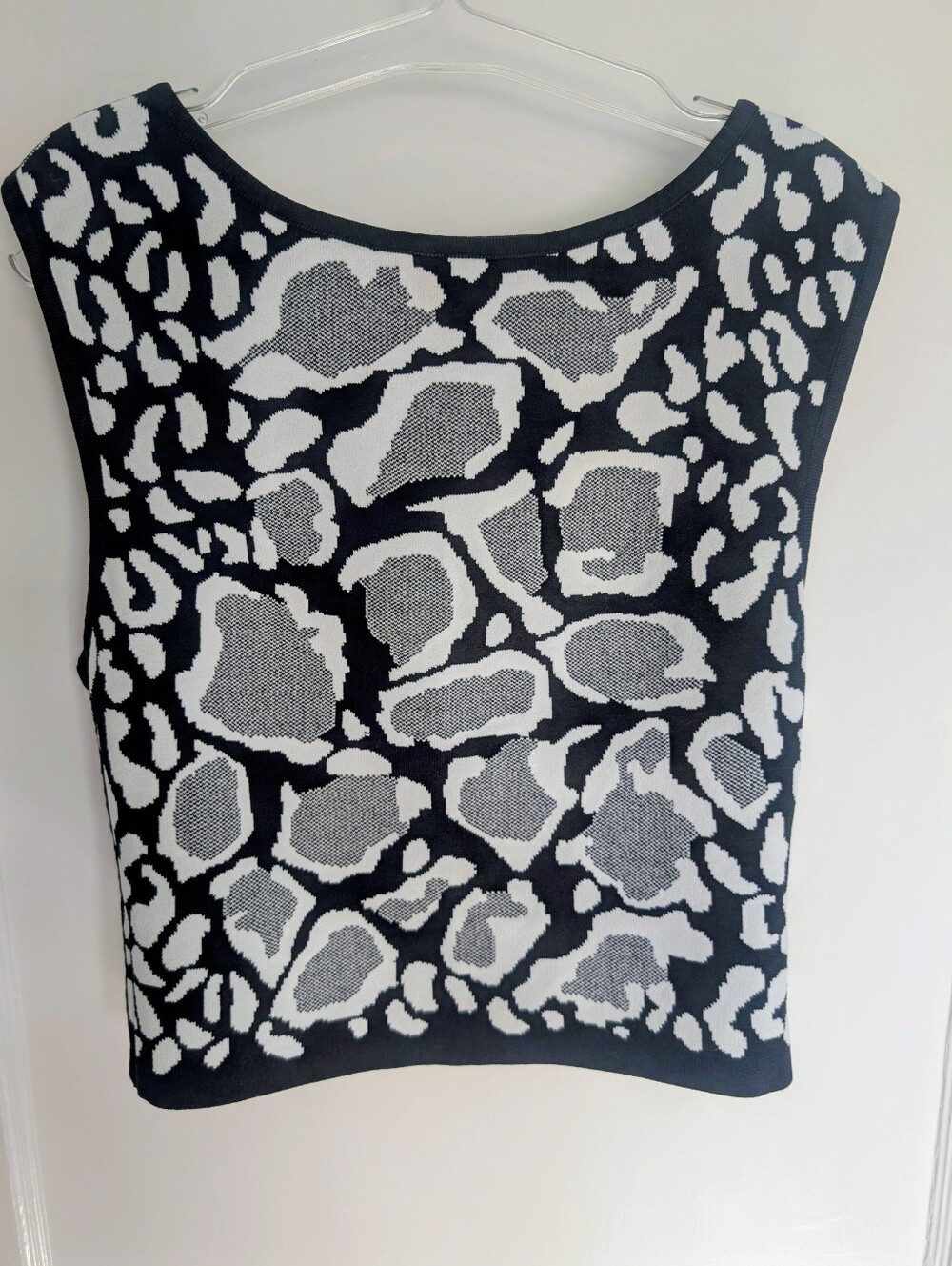 Ohne Titel Black & White Leopard Jacquard Reversible Crop NEW Top Size M